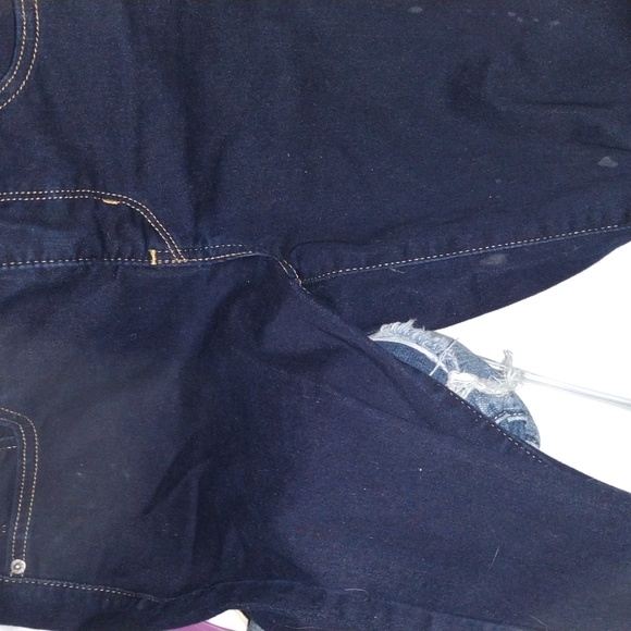Levi's pants - Picture 2 of 2